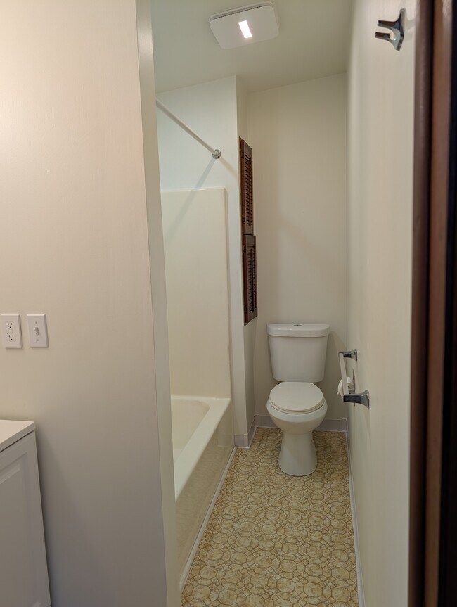 Baño - 3901 James St