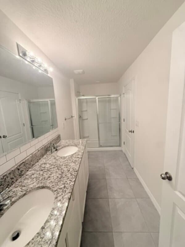 Foto del edificio - 1660 Pham Dr