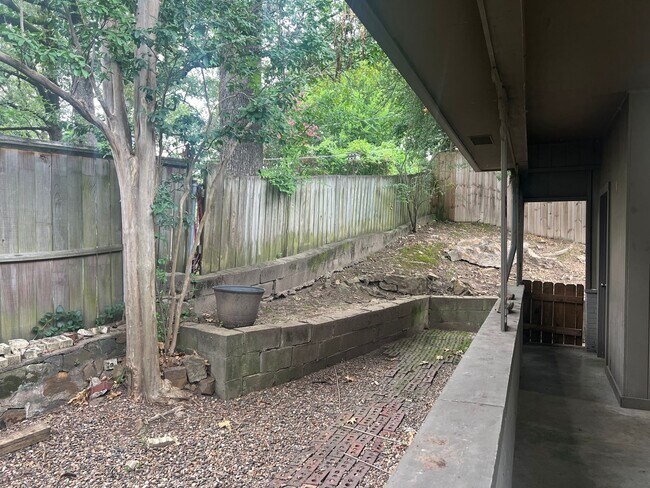 Building Photo - 241 Skyline Dr, North Little Rock AR 72116...