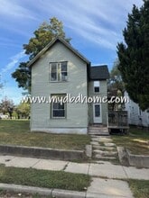Building Photo - 812 Huestis Ave