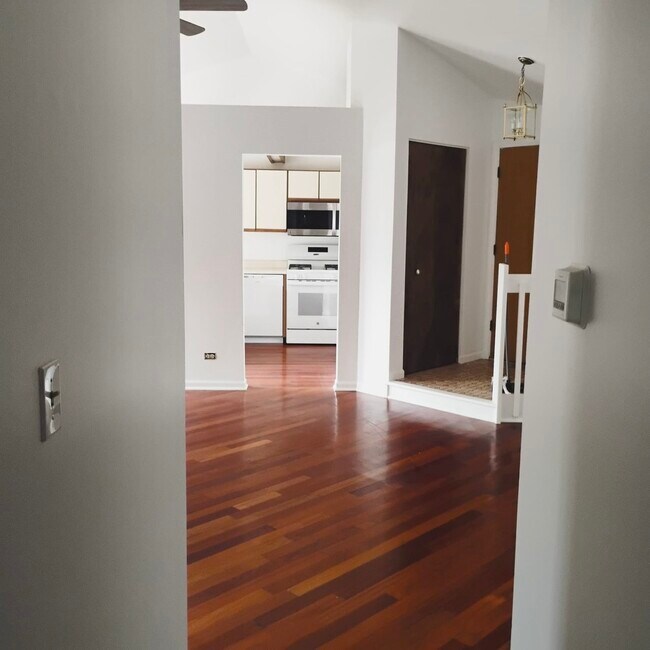 Foto del edificio - 1221 Ballantrae Pl