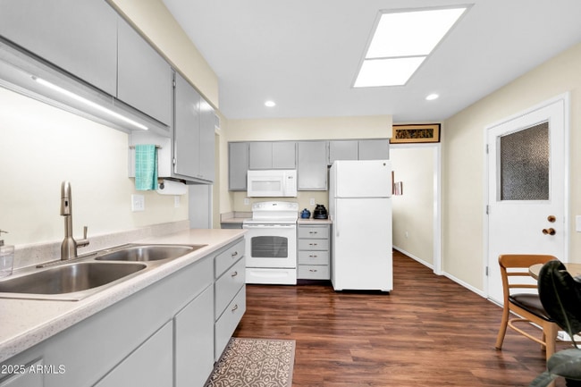 Building Photo - 9834 W Evergreen Dr
