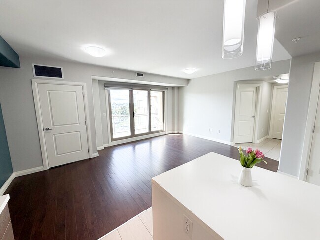 Building Photo - 1310 Nesbitt Dr