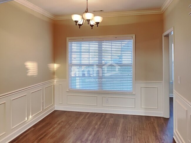 Foto del edificio - 3023 Holderwood Dr