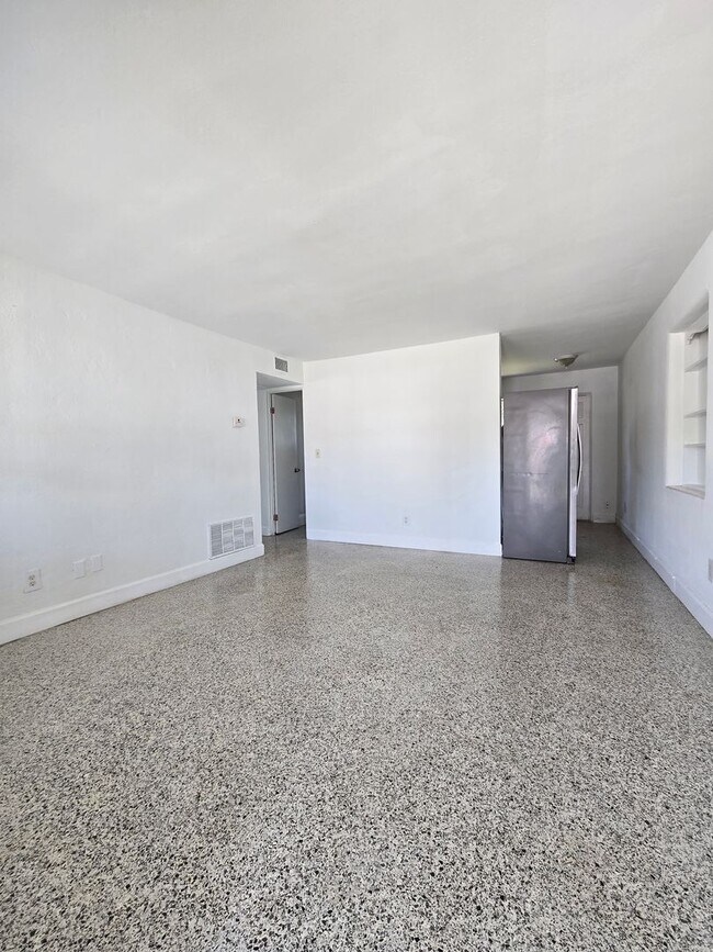 Foto del edificio - 1703 Edgewater Dr