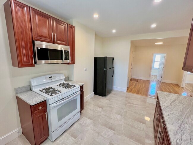 Building Photo - 73 Safford St