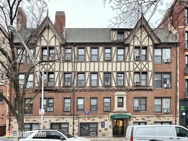 Building Photo - 557 W Arlington Pl