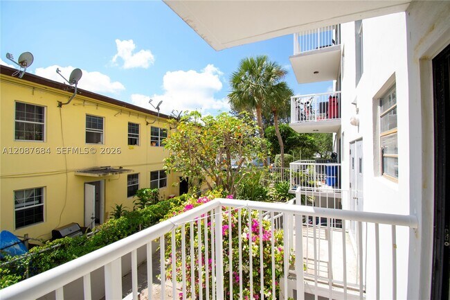 Foto del edificio - 130 S Shore Dr