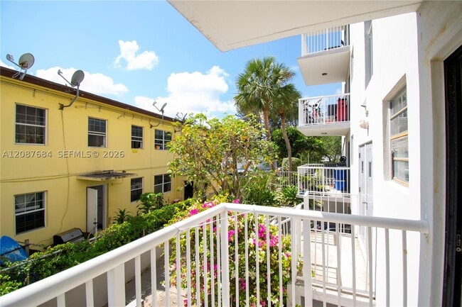 Building Photo - 130 S Shore Dr
