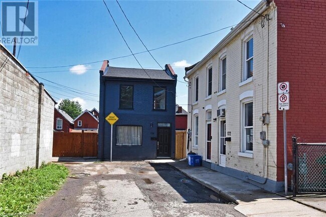Building Photo - 126 Evans St