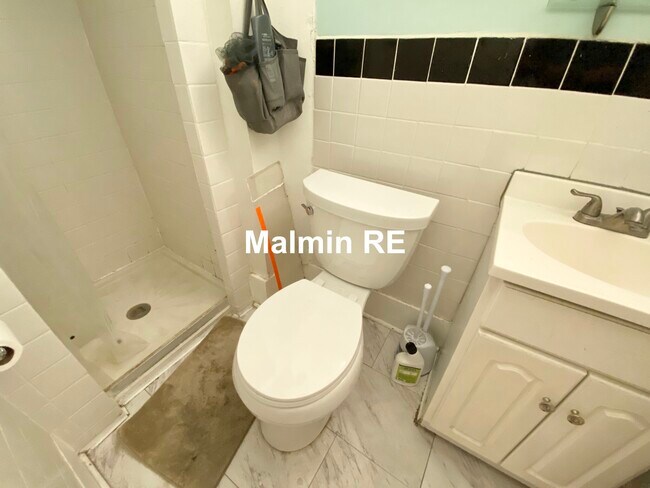 Foto del edificio - 682 Parker St