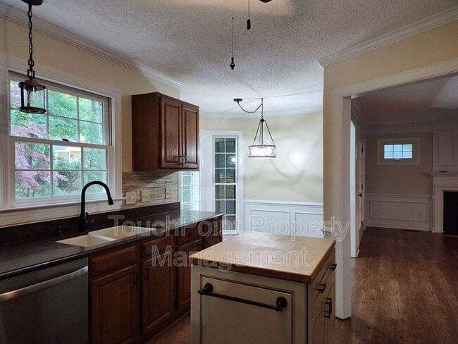 Building Photo - 7235 Kinsmore Ln