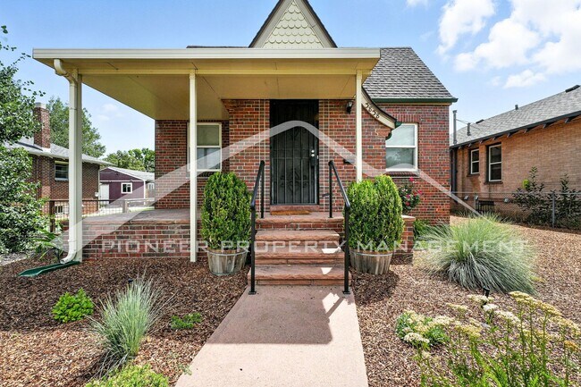 Foto del edificio - Charming Home with Washer/Dryer and Fenced...