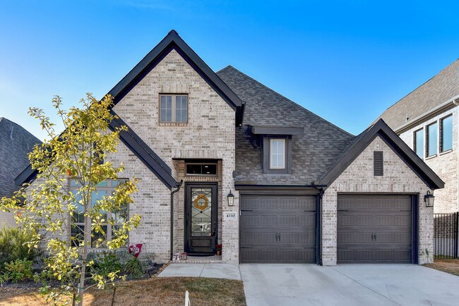 Building Photo - LUXURY 4-BEDROOM IN MONTEVERDE