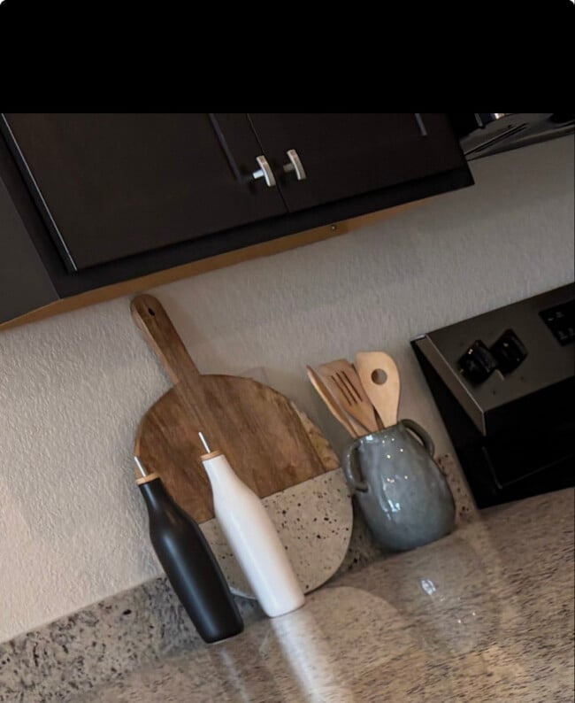 Foto del edificio - 3804 Elm Dr