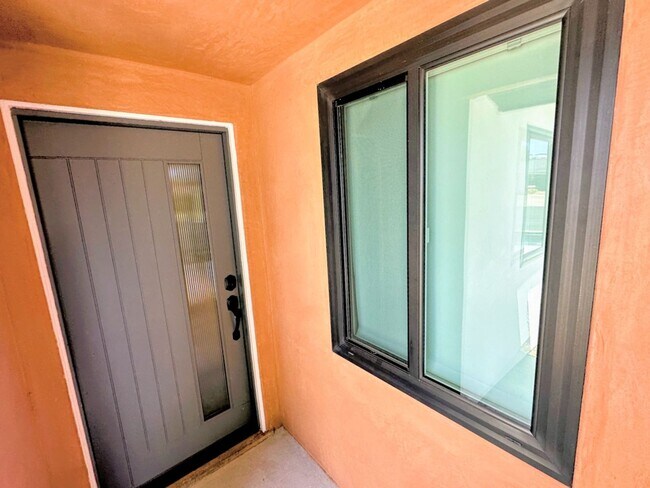 Foto del edificio - 6722-6724 Hesperia Ave. &amp; 18020 Welby Ave.