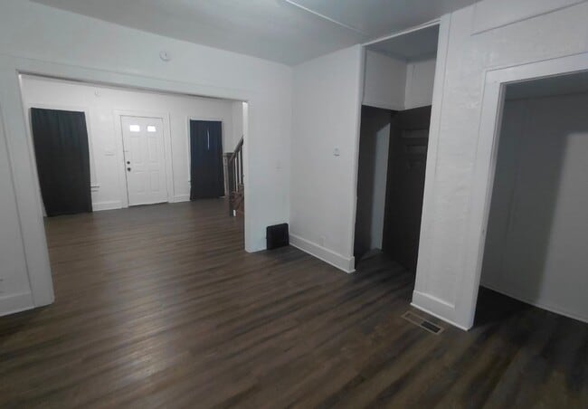 Building Photo - 724 S Linden Ave