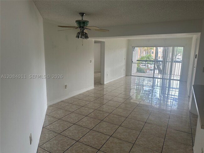 Foto del edificio - 6272 NW 186th St