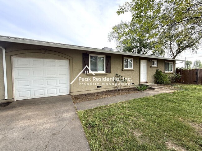 Foto del edificio - Wonderful Orangevale 3bd/1ba Duplex with 1...