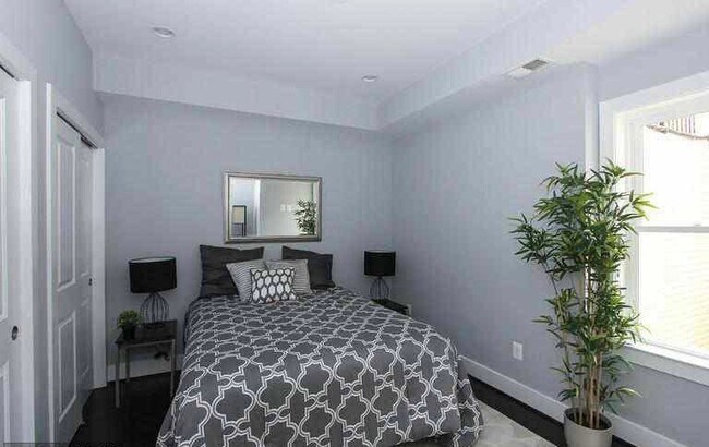 Foto del edificio - 2114 3rd St NE