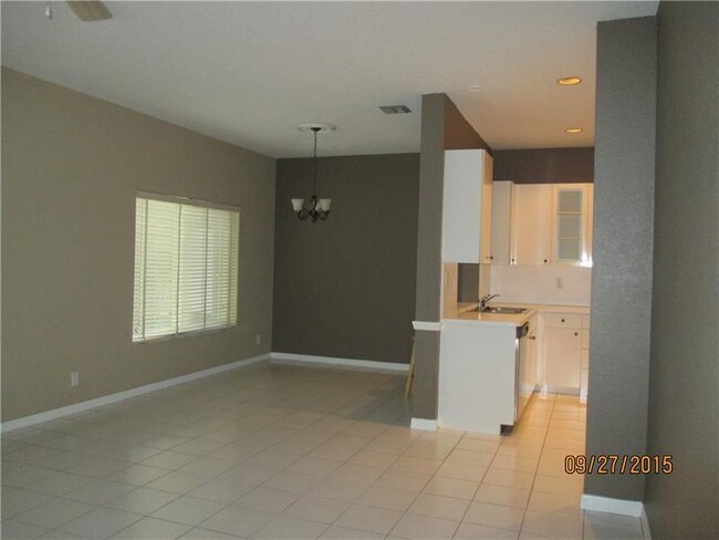 Building Photo - 5426 Pointe Villa Dr
