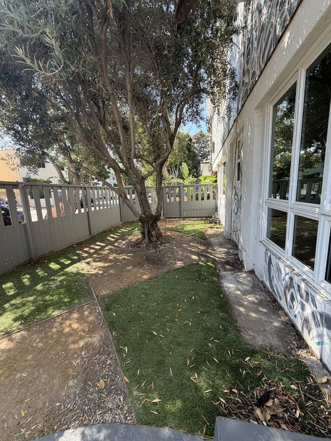 Building Photo - 821 Westmount Dr