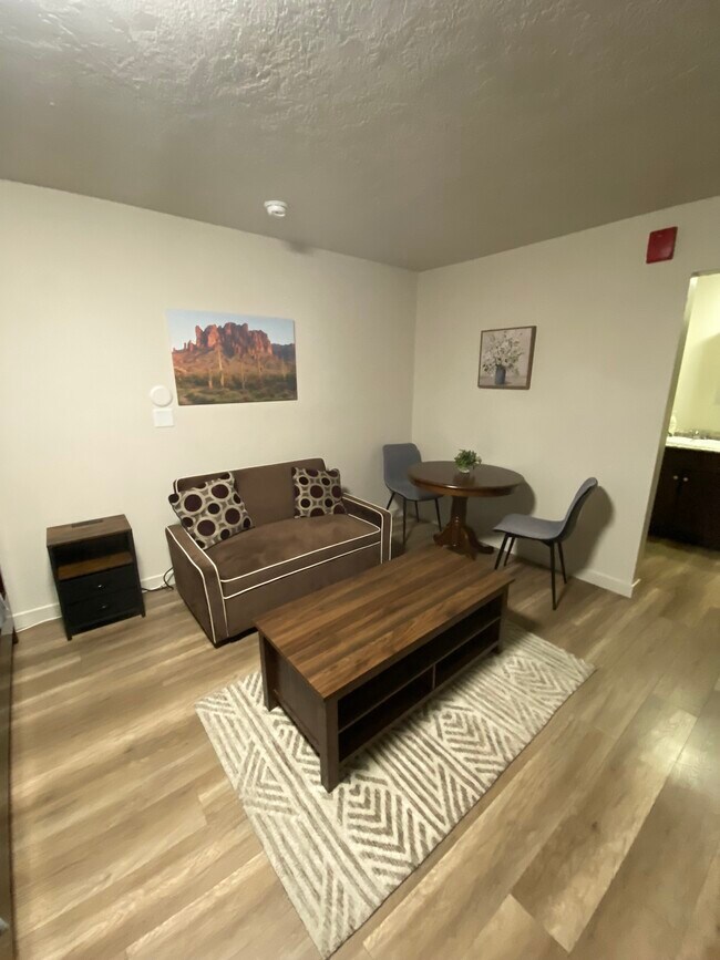 Foto del edificio - 570 W Main St