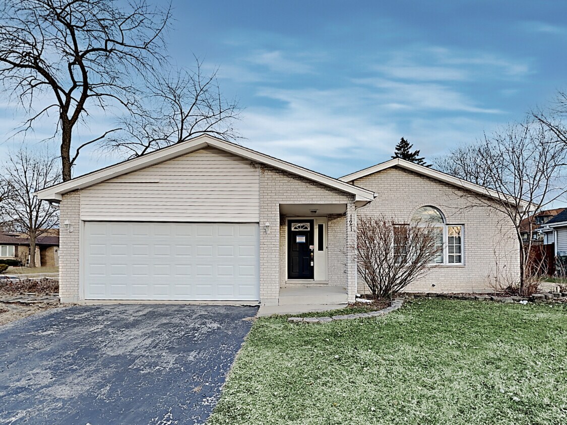 Primary Photo - 121 Valleywood Drive