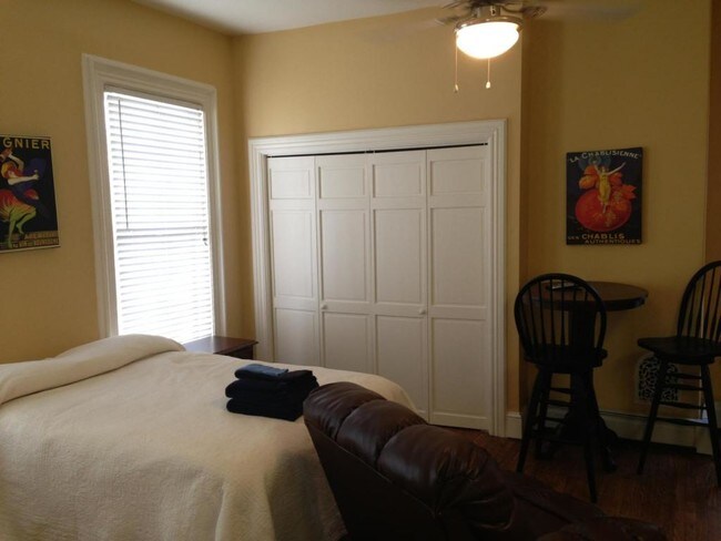 Foto del edificio - 1025 West Fourth Street, Apt 6
