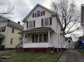 Building Photo - 207 Lux St