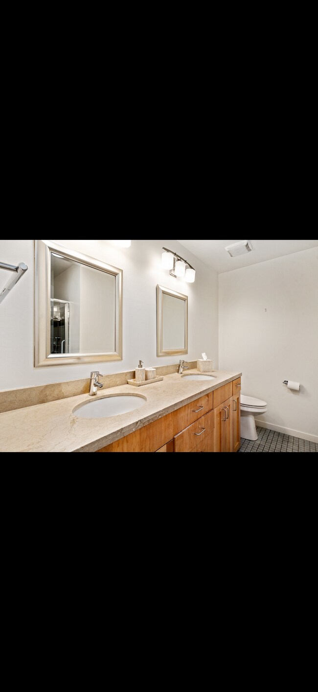 Building Photo - 1128 Westmoreland Cir