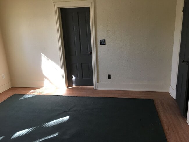 Building Photo - 1051 Liberty St