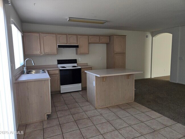 Building Photo - 8746 W Manzanita Dr