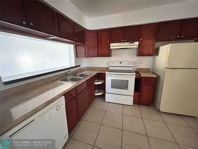 Building Photo - 2205 SW 80th Terrace
