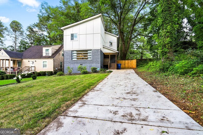 Building Photo - 1846 Rogers Ave SW