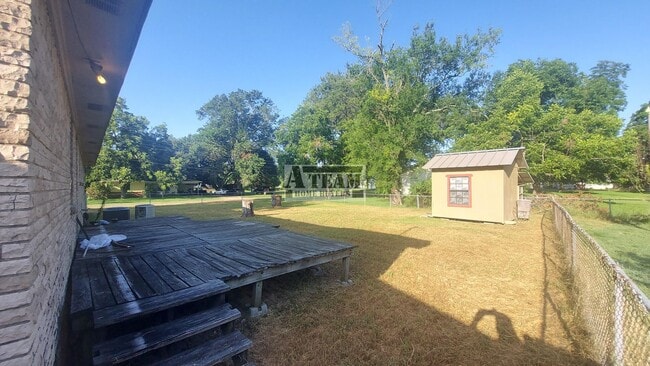 Building Photo - Updated 3 Bedroom 2 Bath Brick House in Tr...