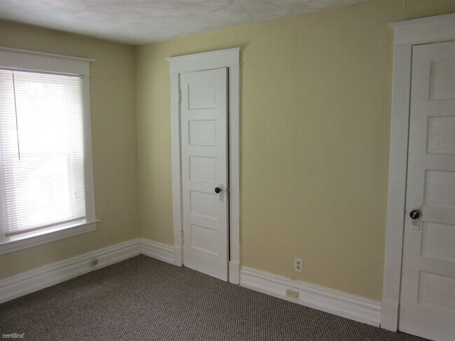 Building Photo - 4 br, 1.5 bath House - 127 W Alcott St