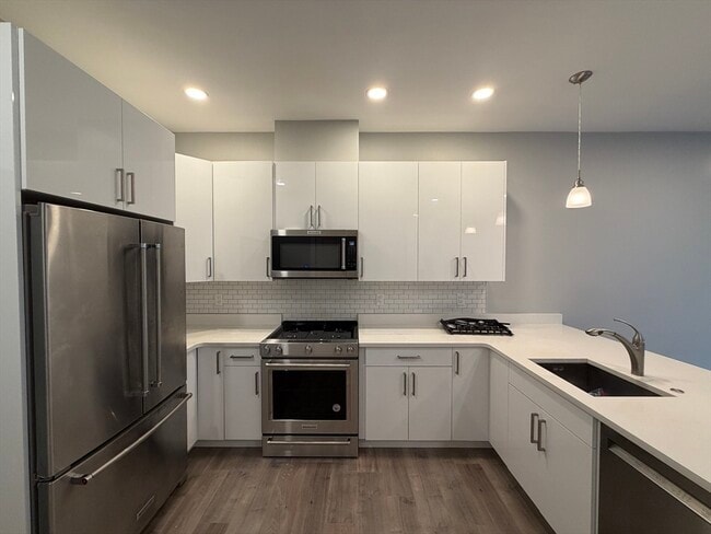 Building Photo - 610 Rutherford Ave