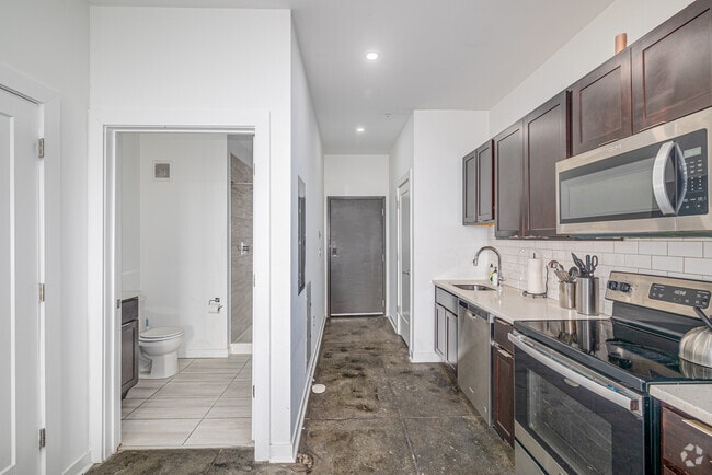 3BR, 2BA - 1,255SF - Kitchen - West Lofts
