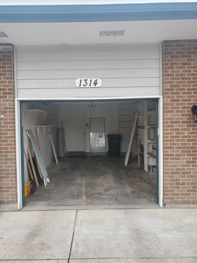 Building Photo - SPACIOUS 4B/2.5B Now Available in Loveland...