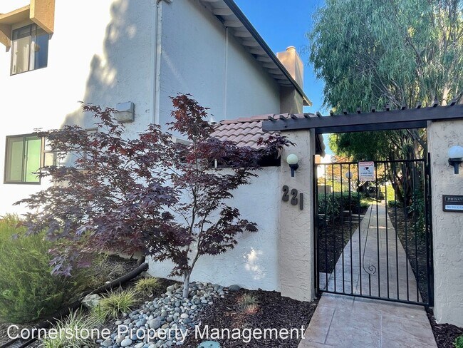 Building Photo - 2 br, 1.5 bath House - 221 Easy St #3