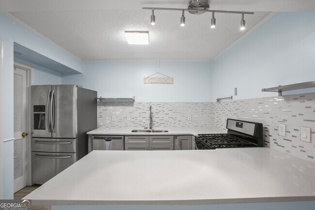 Foto del edificio - 304 Peachtree Forest Dr