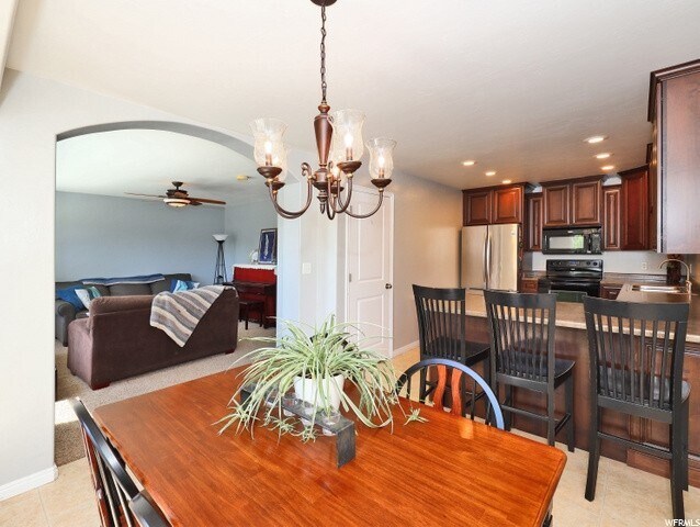 Building Photo - 1892 Goldenrod Way W
