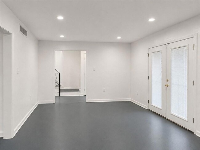 Building Photo - 7702 Belcrest Pl