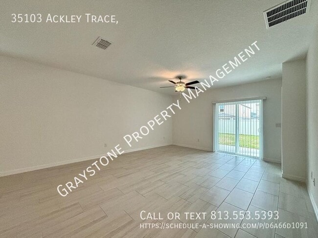 Building Photo - Landlord's special offer! Up to a months r...