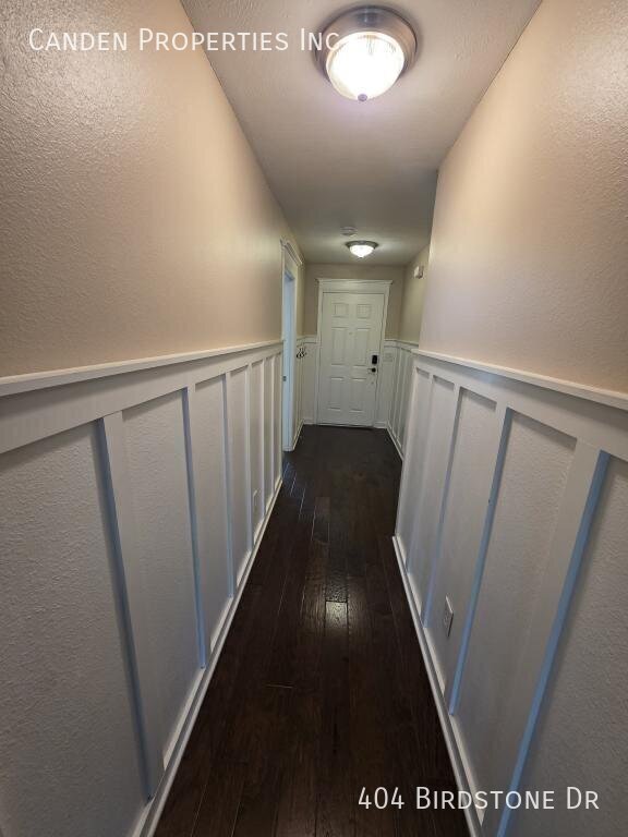 Foto del edificio - 404 Birdstone Dr