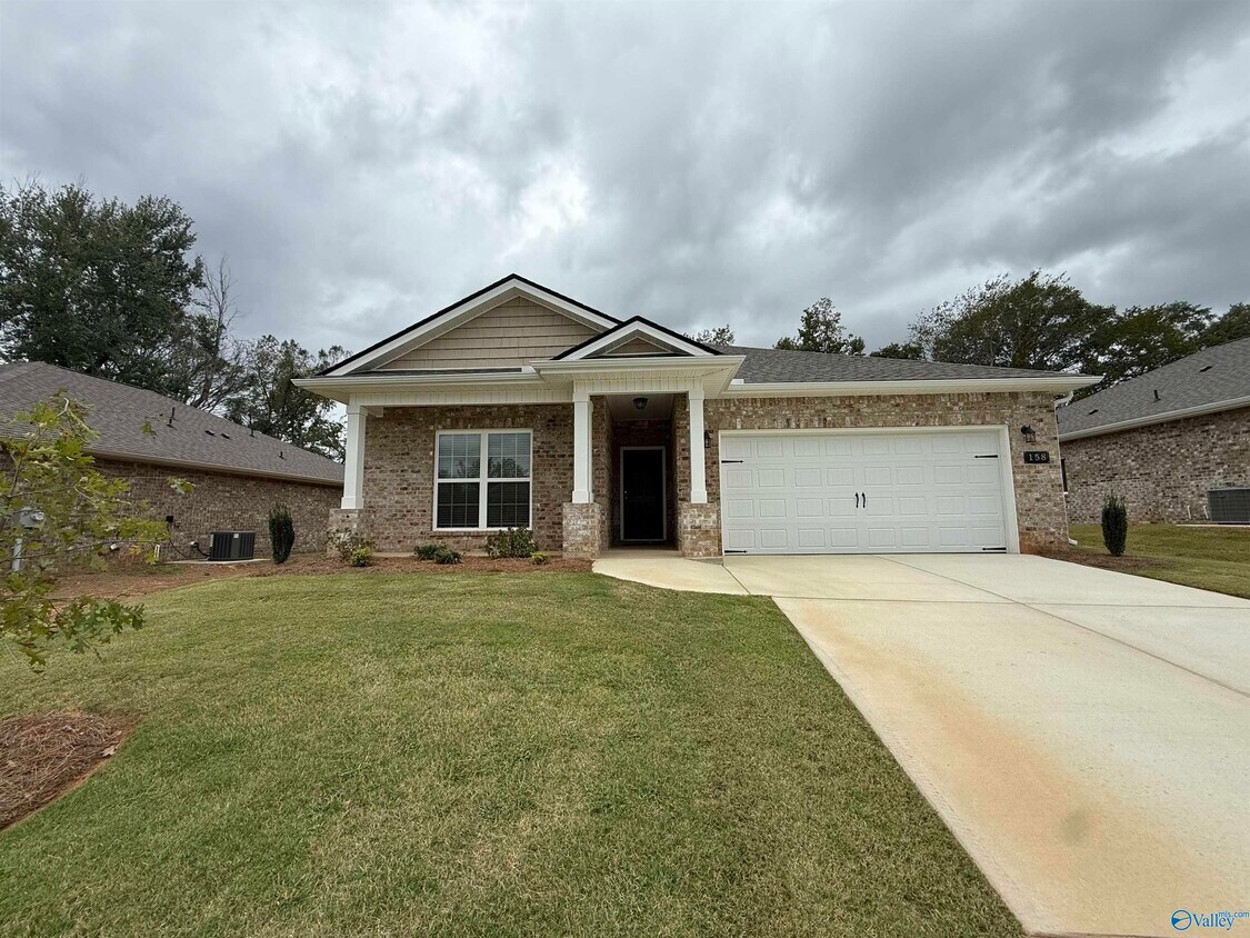 Foto principal - 158 River Pointe Dr