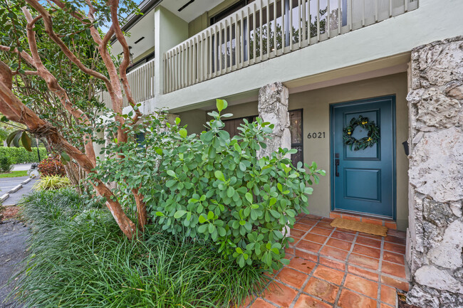 Building Photo - 6021 Bayview Dr
