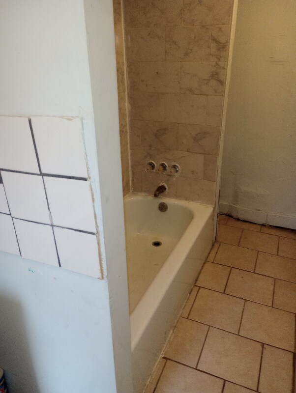 Photo - 31xx W Euclid Ave Apartment