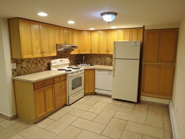 Foto del edificio - 212 Maplecrest Dr S
